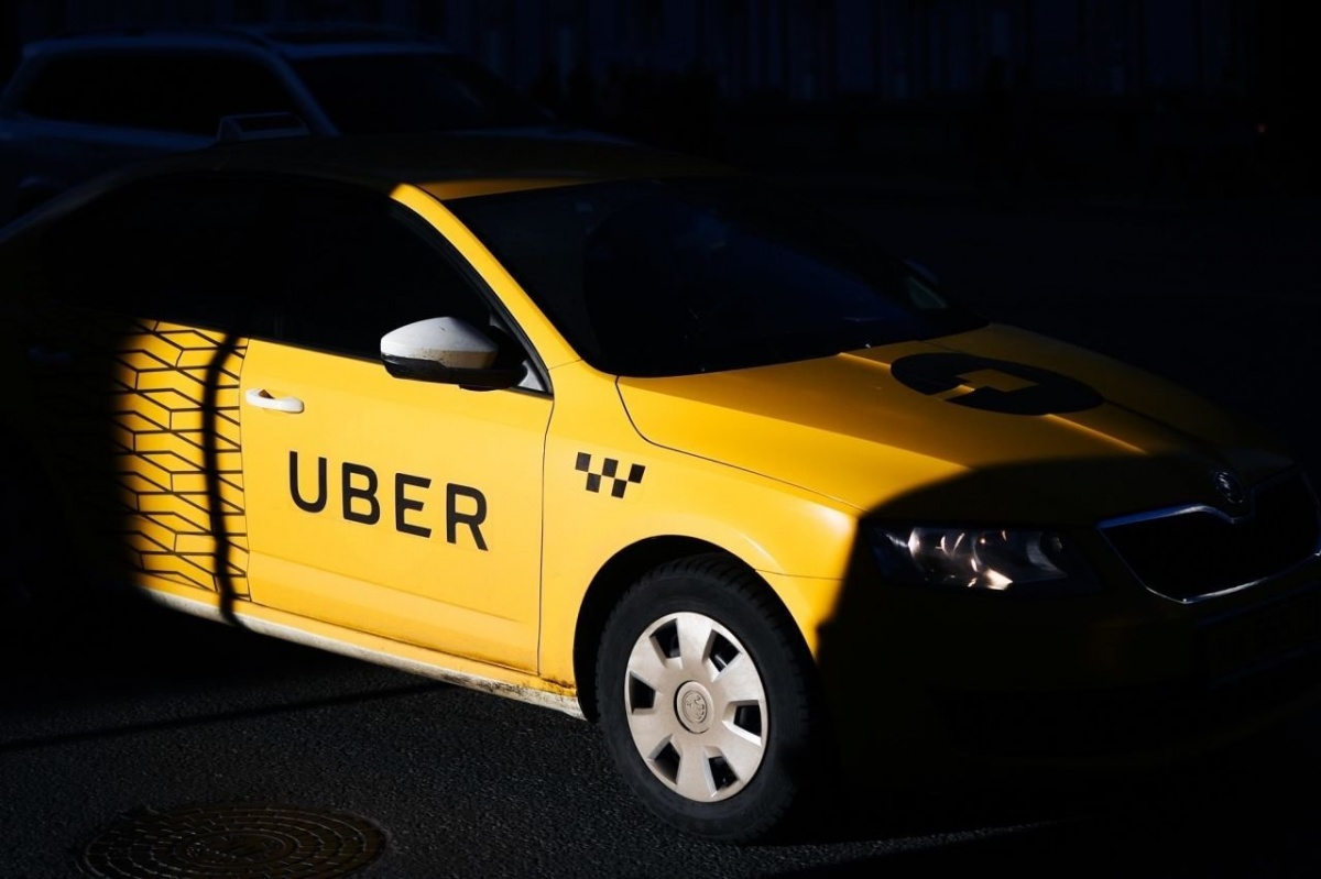 Таксистов, работающих в Uber заставят установить тахографы